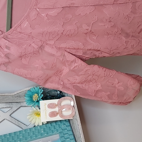 Mauve Top Blousology - Picture 2 of 5